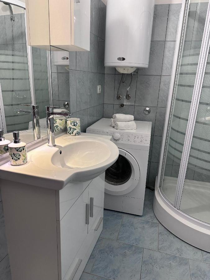 Apartments With A Parking Space Lopar, Rab - 14070 Ngoại thất bức ảnh