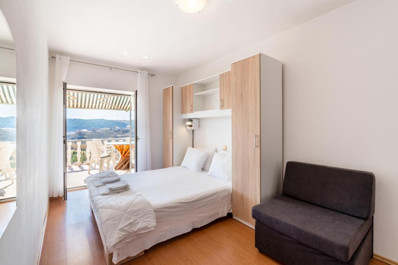 Apartments With A Parking Space Lopar, Rab - 14070 Ngoại thất bức ảnh